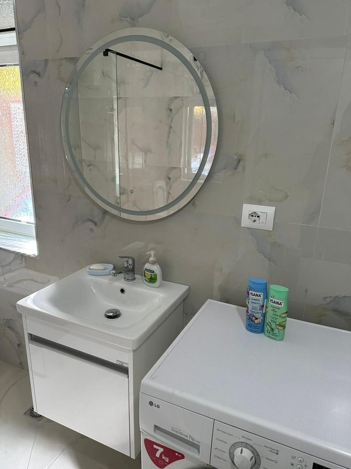Just Renovated In The Center Apartment *