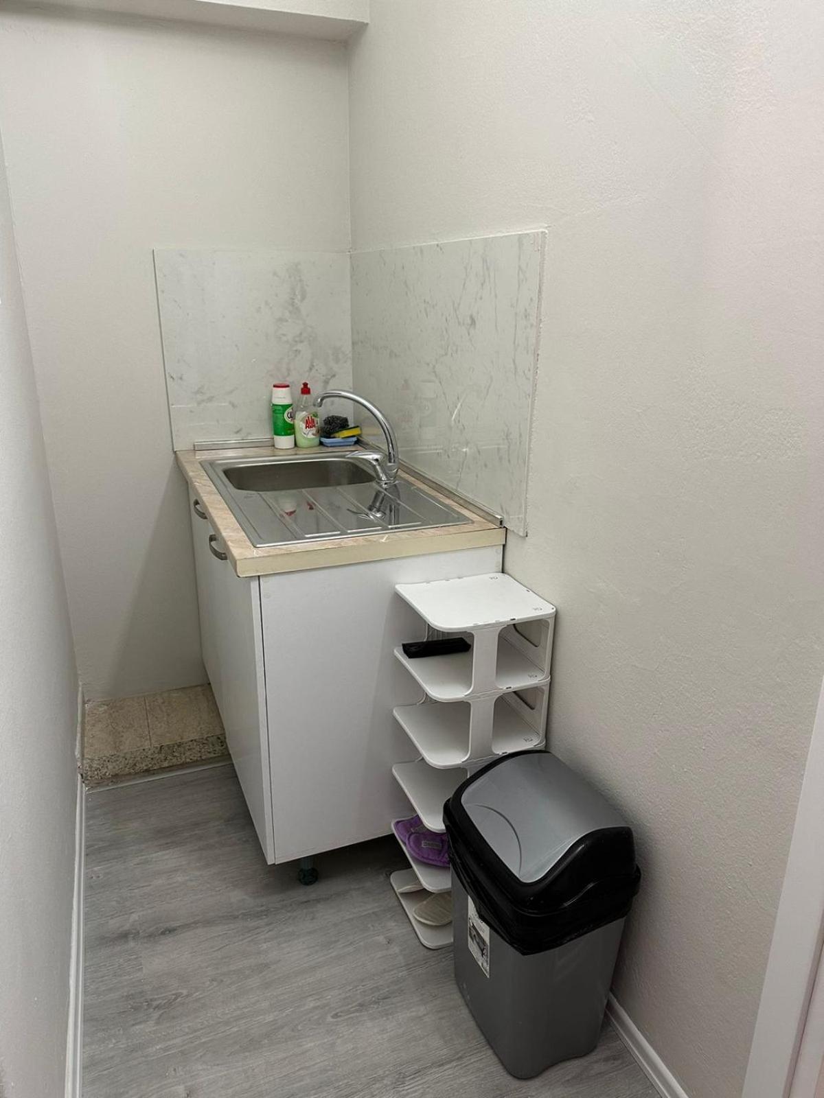 Just Renovated In The Center Apartment